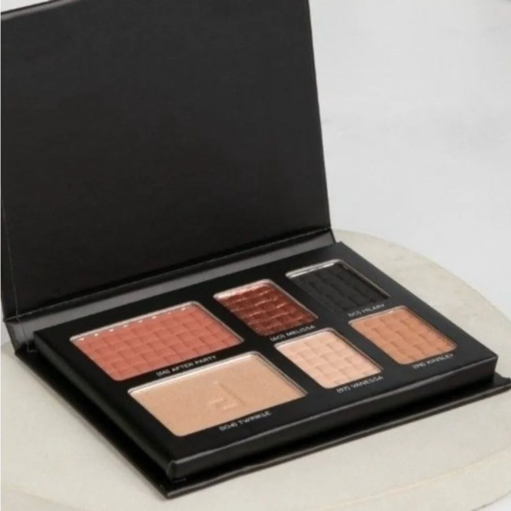✨3/$20✨ Doucce Eyeshadow Palette, Illuminating Highlighter + Blush On The Go NEW